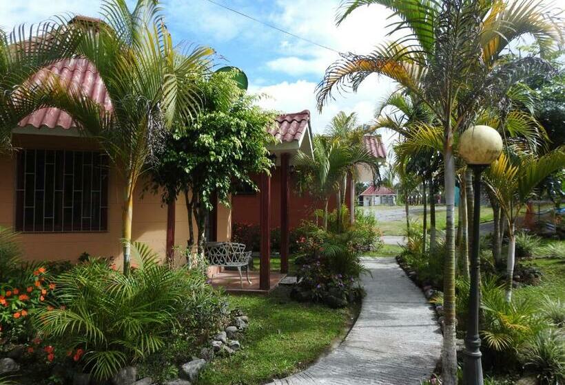 호텔 Cabañas Mountain River Lake Inn