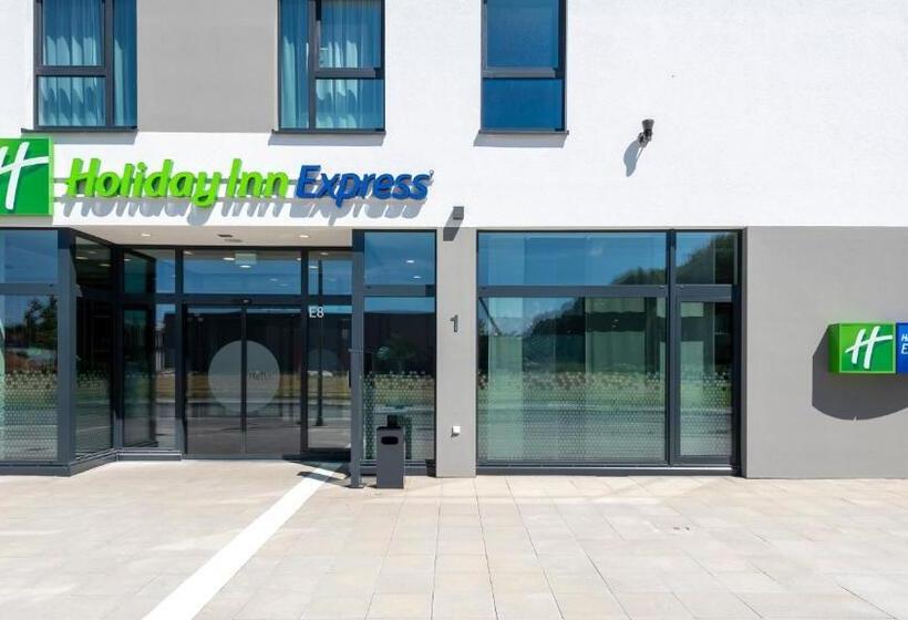 هتل Holiday Inn Express   Krefeld   Dusseldorf, An Ihg