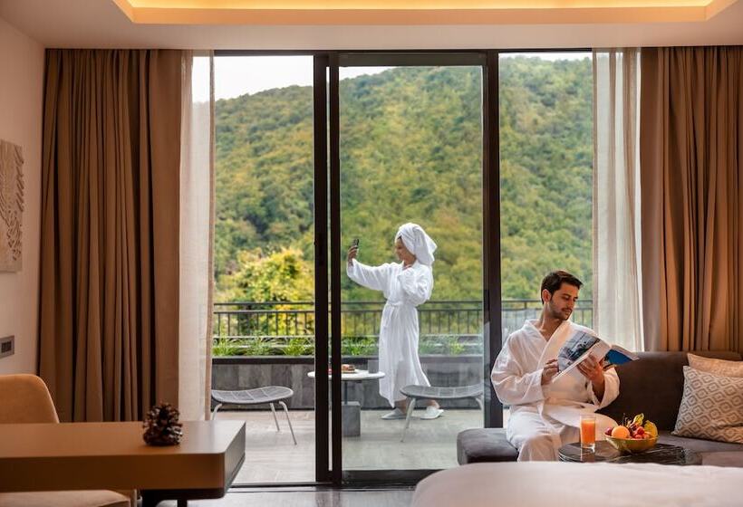 هتل Hyatt Regency Dehradun Resort And Spa