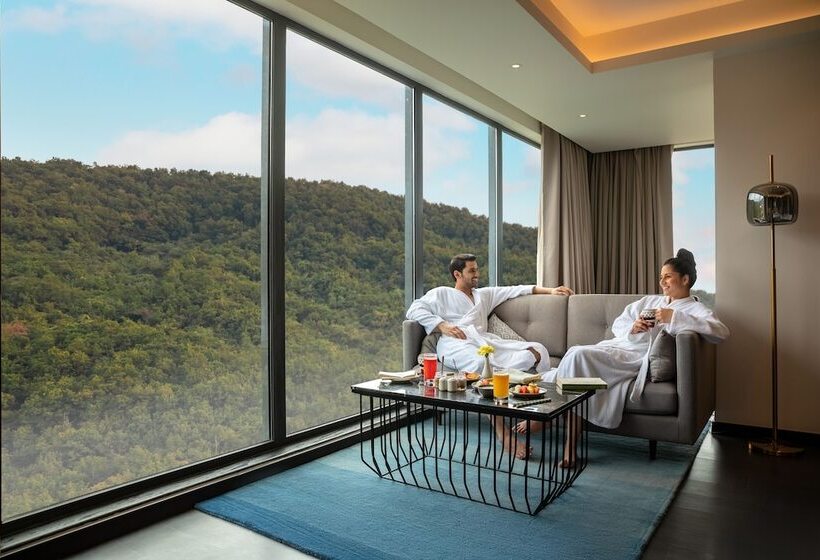 هتل Hyatt Regency Dehradun Resort And Spa