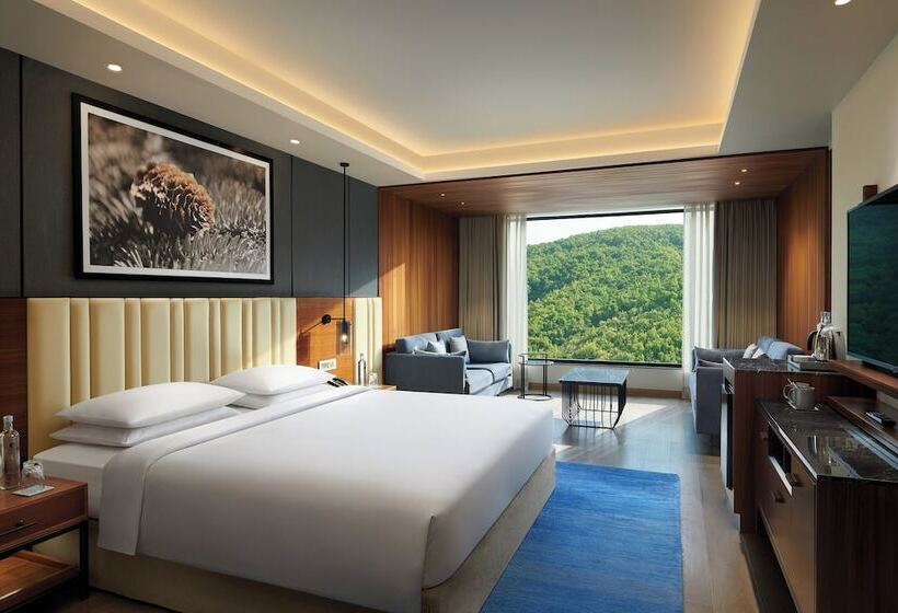 هتل Hyatt Regency Dehradun Resort And Spa