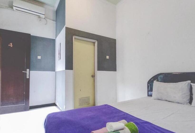 ホテル Kartini Guest House Near Alun Alun Probolinggo