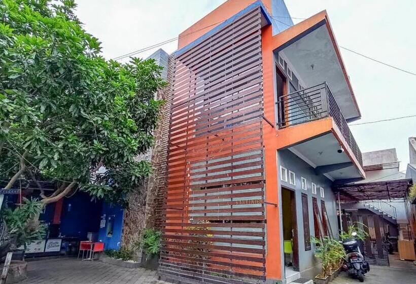 Отель Kartini Guest House Near Alun Alun Probolinggo