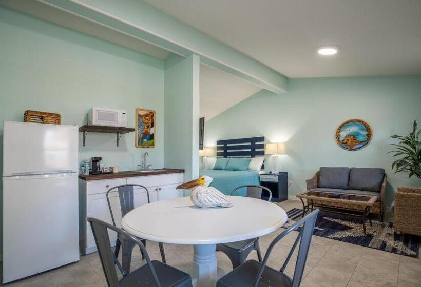 בית מלון כפרי Salt Air Inn & Suites