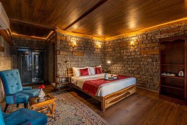 هتل Stayvista At Mountain Mirage