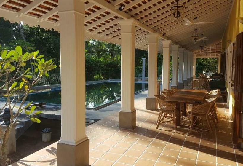 Pensão Ela House