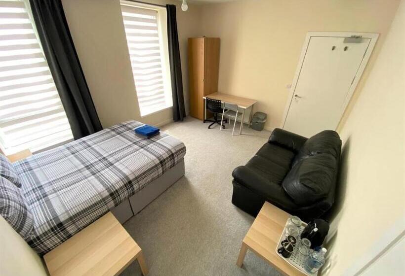 پانسیون Ibrox Guesthouse