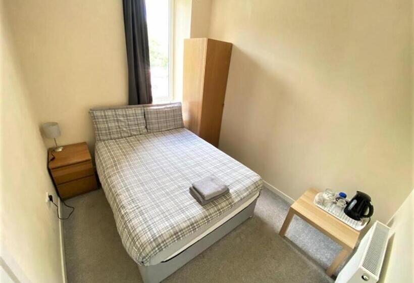 پانسیون Ibrox Guesthouse