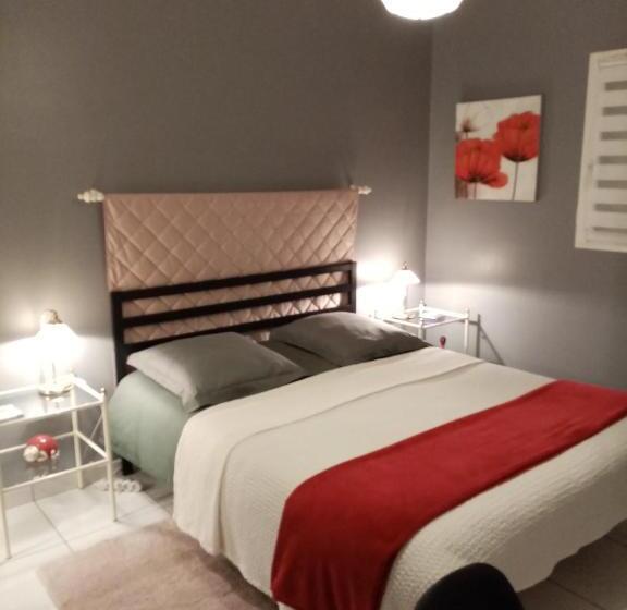 ベッドアンドブレックファースト Les Coquelicots Chambre D  Hote Avec Grand Lit Et Salle D Eau Privative Pour Une Persone Ou Un Coupl