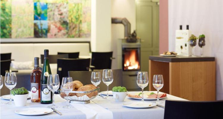 مبيت وإفطار Ferienhaus Zenz   Gästezimmer Im Winzerhaus