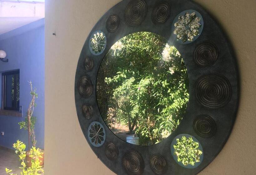 تختخواب و صبحانه Garden Rooms
