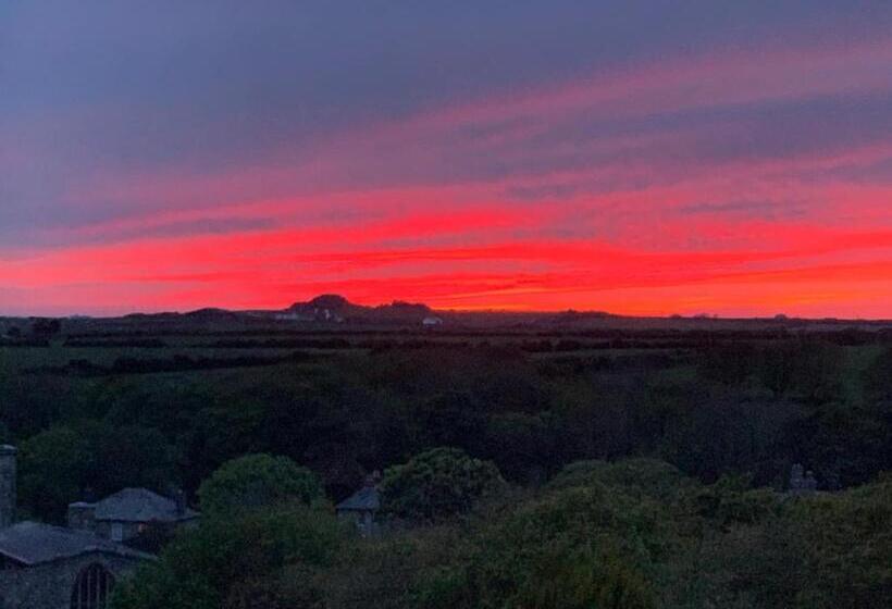 مبيت وإفطار The Cathedral Villas