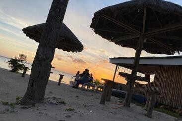 هتل Golden Sunset Inn