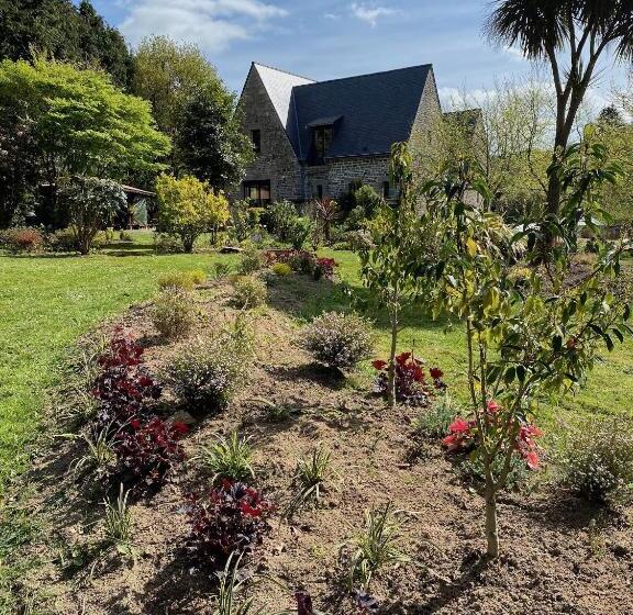 ペンション Domaine De Montloue   Relais Bien être