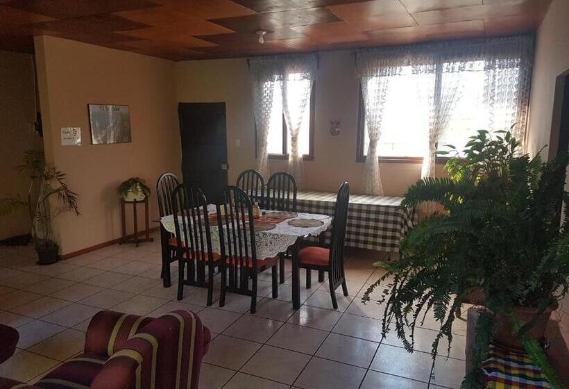 پانسیون Hostal Doña Mercedes