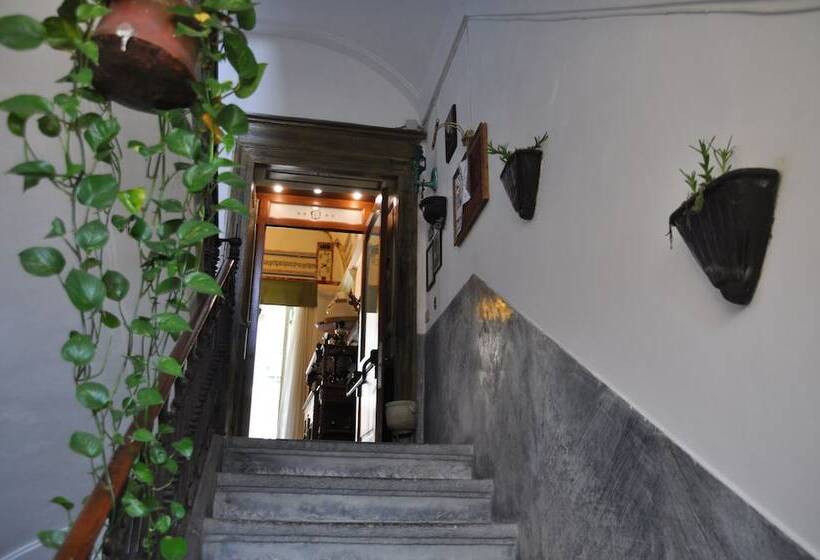 تختخواب و صبحانه Casa Raffaele Conforti