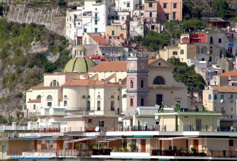 تختخواب و صبحانه Casa Raffaele Conforti