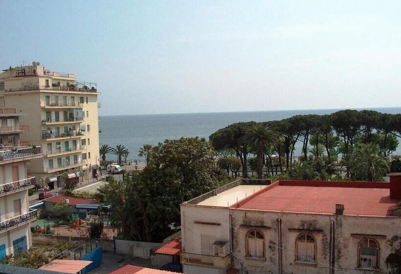 تختخواب و صبحانه Casa Raffaele Conforti
