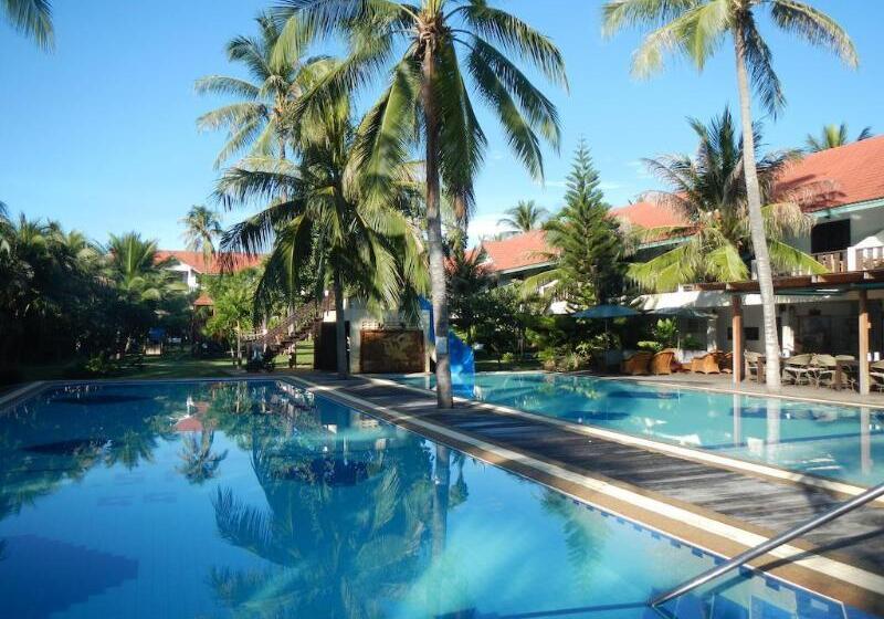 هتل Dolphin Bay Beach Resort