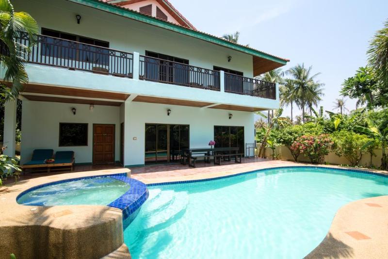 هتل Dolphin Bay Beach Resort