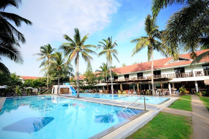 هتل Dolphin Bay Beach Resort