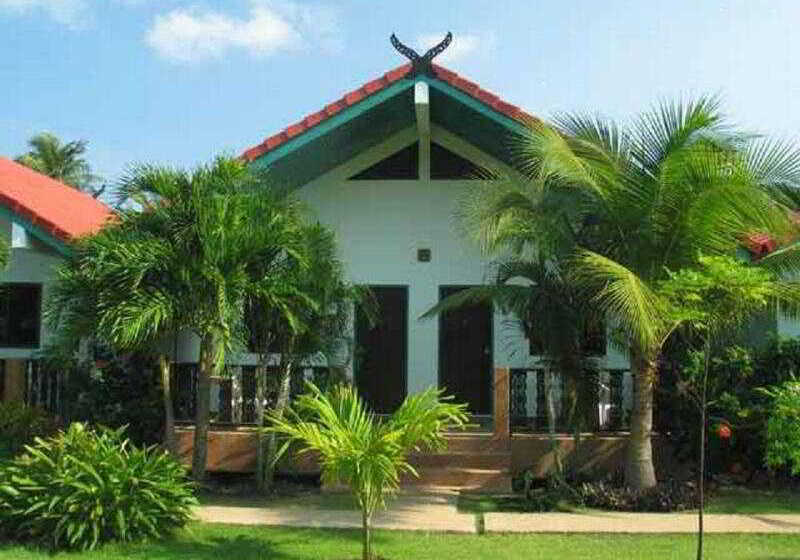 هتل Dolphin Bay Beach Resort