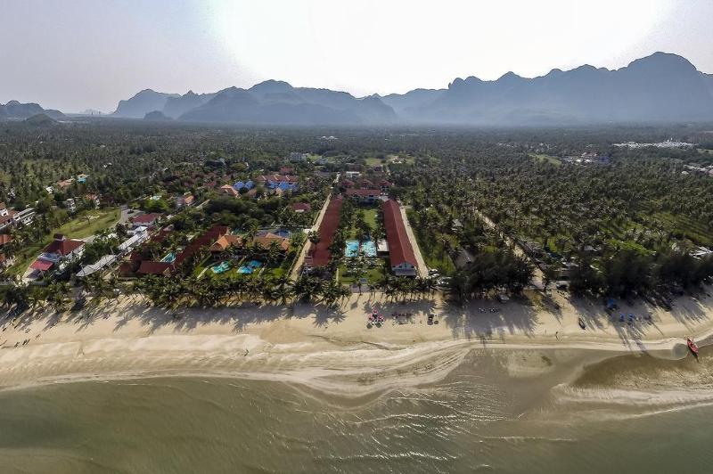 هتل Dolphin Bay Beach Resort