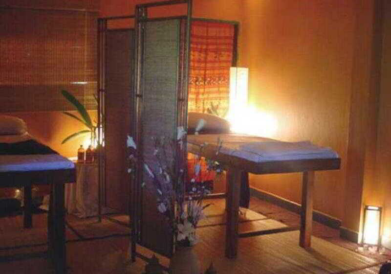 هتل Dolphin Bay Beach Resort