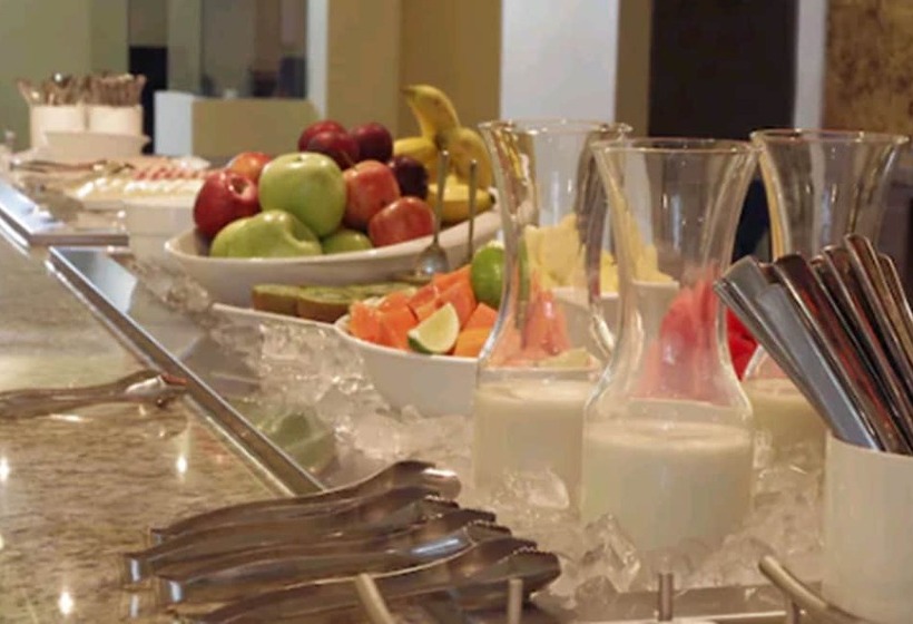 Отель Hyatt Place San Jose Pinares