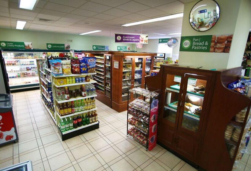 Fotos del hotel The Royal Islander – An All Suites Resort:  38