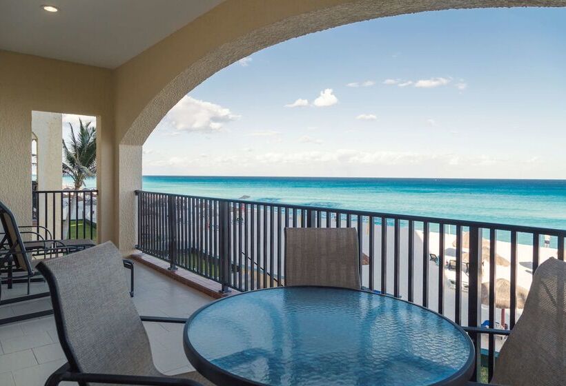 Fotos del hotel The Royal Islander – An All Suites Resort:  37