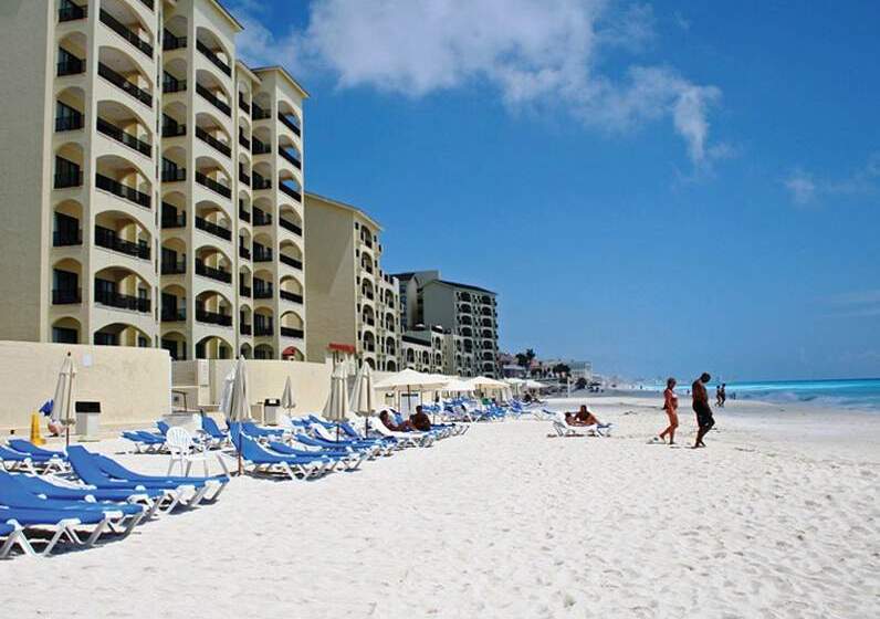 Fotos del hotel The Royal Islander – An All Suites Resort:  16