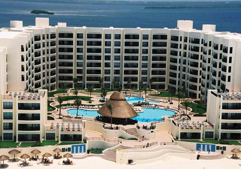 Fotos del hotel The Royal Islander – An All Suites Resort:  25