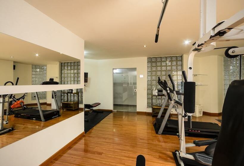 Отель Travelers Fontana Plaza