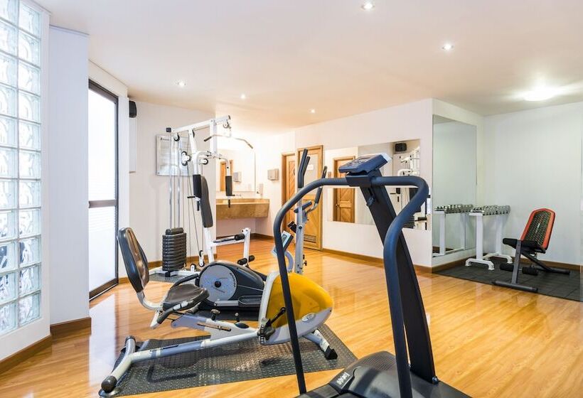 Отель Travelers Fontana Plaza