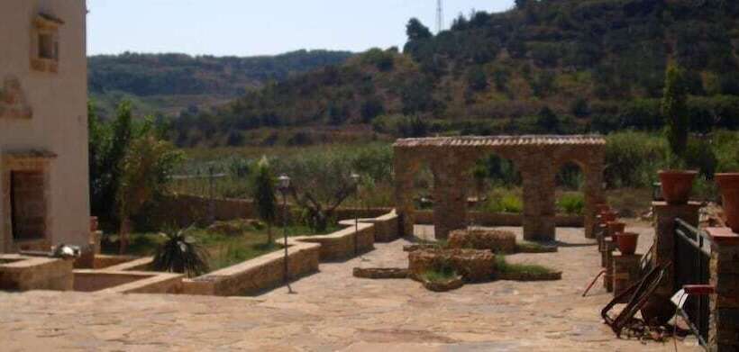 مسافرخانه Casale Del Golfo