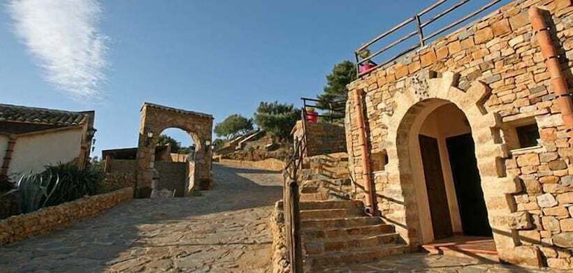 مسافرخانه Casale Del Golfo