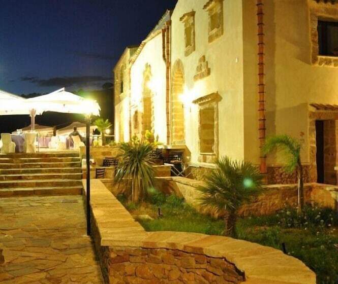 مسافرخانه Casale Del Golfo