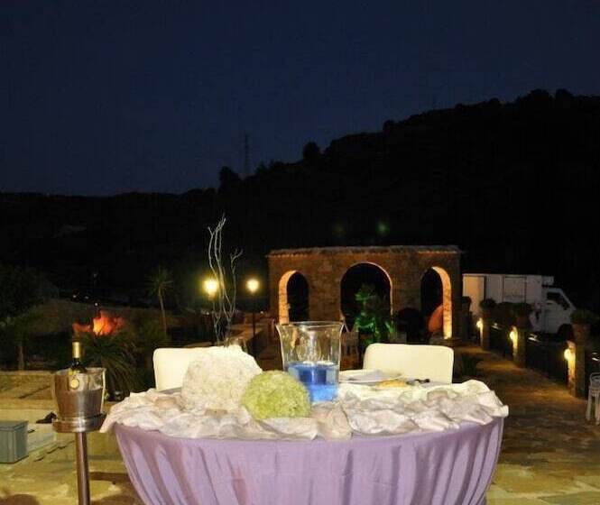 مسافرخانه Casale Del Golfo