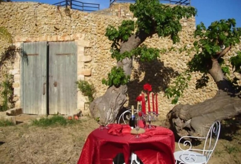 مسافرخانه Casale Del Golfo
