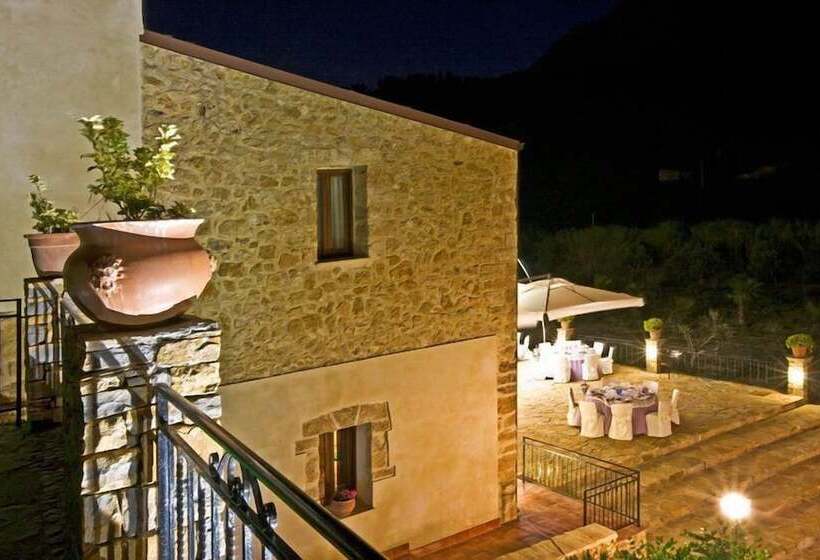 مسافرخانه Casale Del Golfo