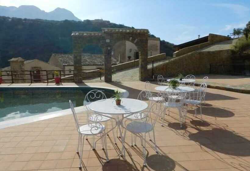 مسافرخانه Casale Del Golfo