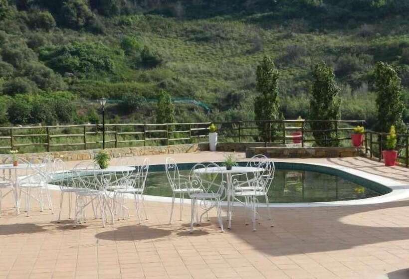 مسافرخانه Casale Del Golfo