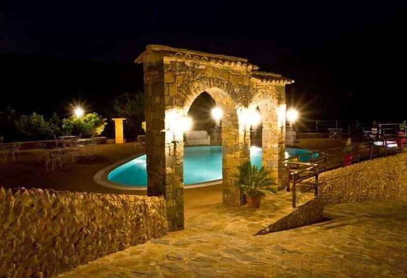 مسافرخانه Casale Del Golfo