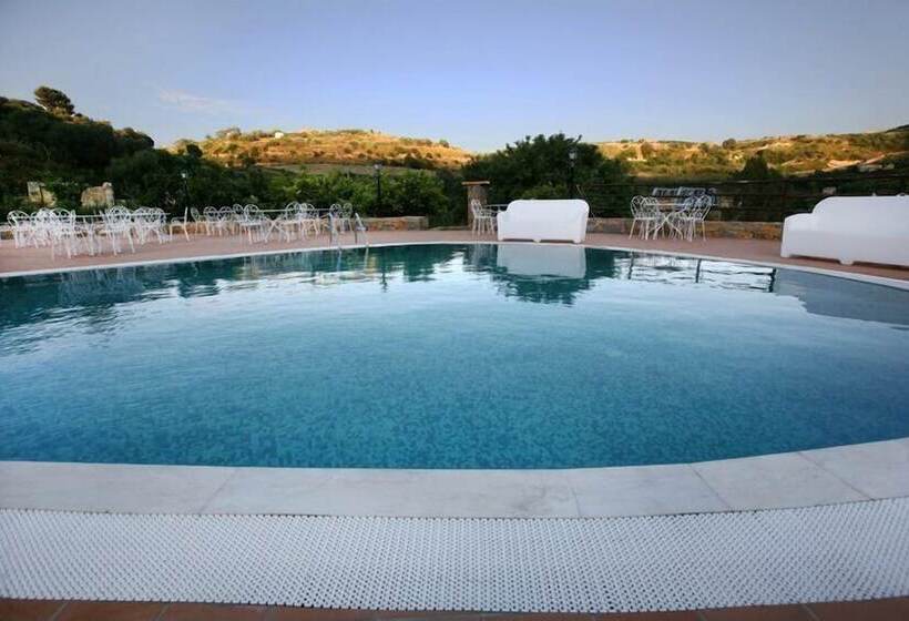 مسافرخانه Casale Del Golfo