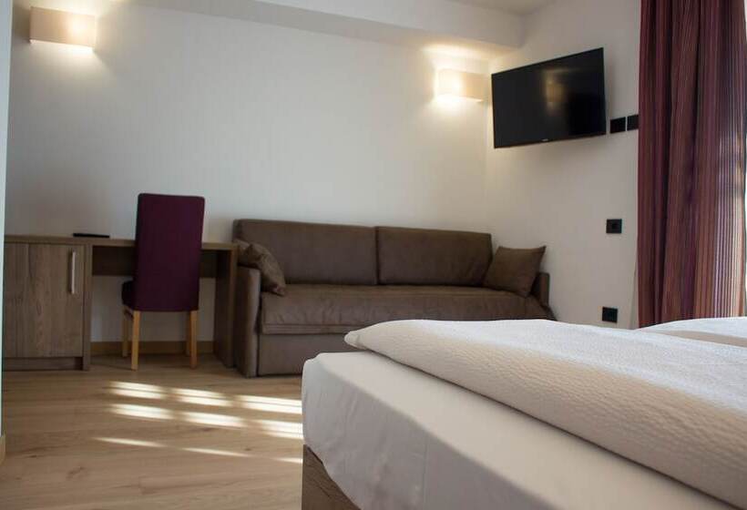 هتل Edelweiss Alpine Nature