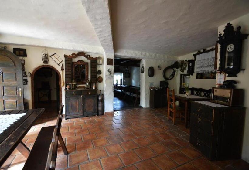 بنسيون Arts And Crafts Guesthouse