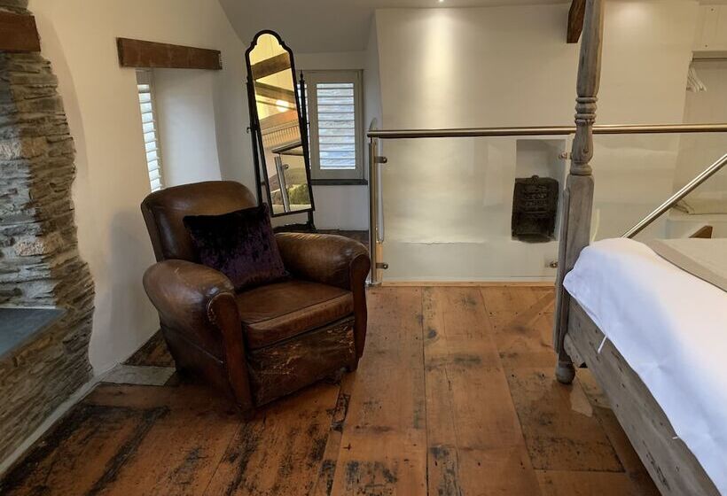 The Padstow Cottage   Coswarth House