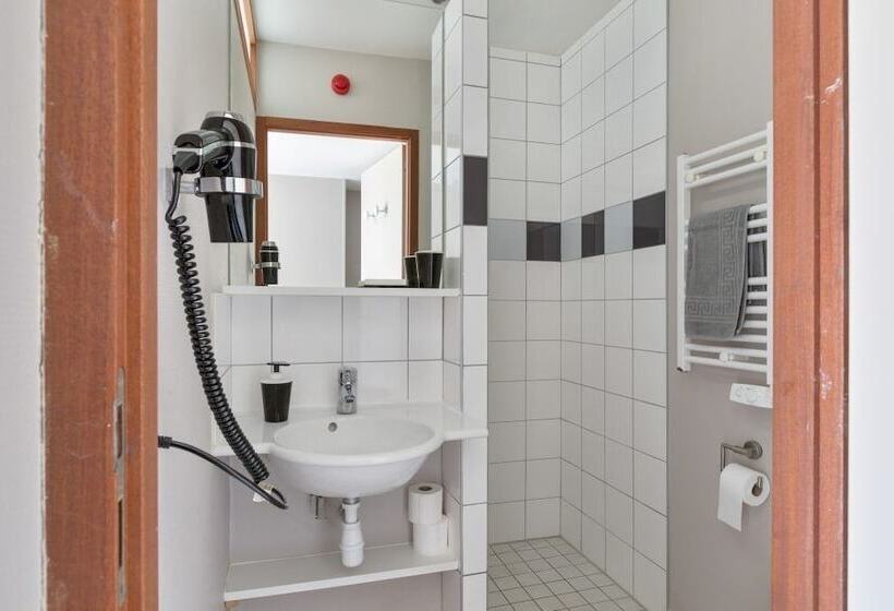 Отель Hôtel Club Les Tourelles