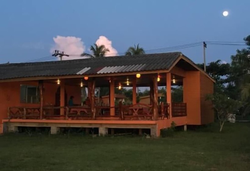 酒店 Kohjum Sea Beach Resort